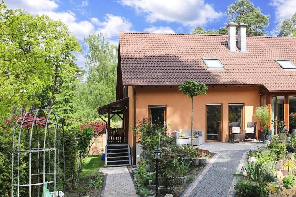 Вилла Semi-Detached House, Schonwalde Siedlung Schonwalde Экстерьер фото